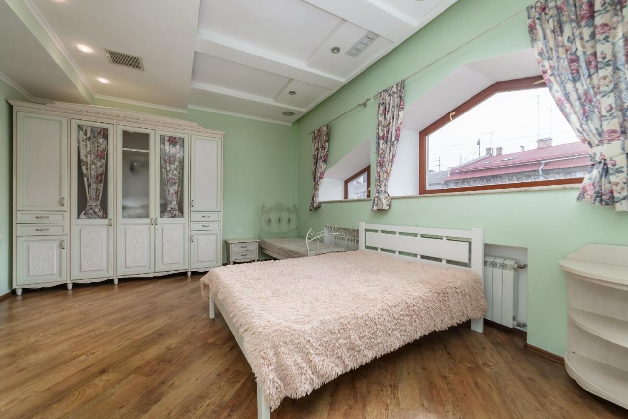 Katerynyska 2 Level Apartment With Sauna โอเดสซา ภายนอก รูปภาพ