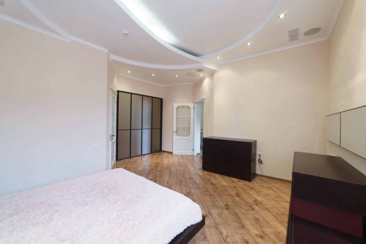 Katerynyska 2 Level Apartment With Sauna โอเดสซา ภายนอก รูปภาพ