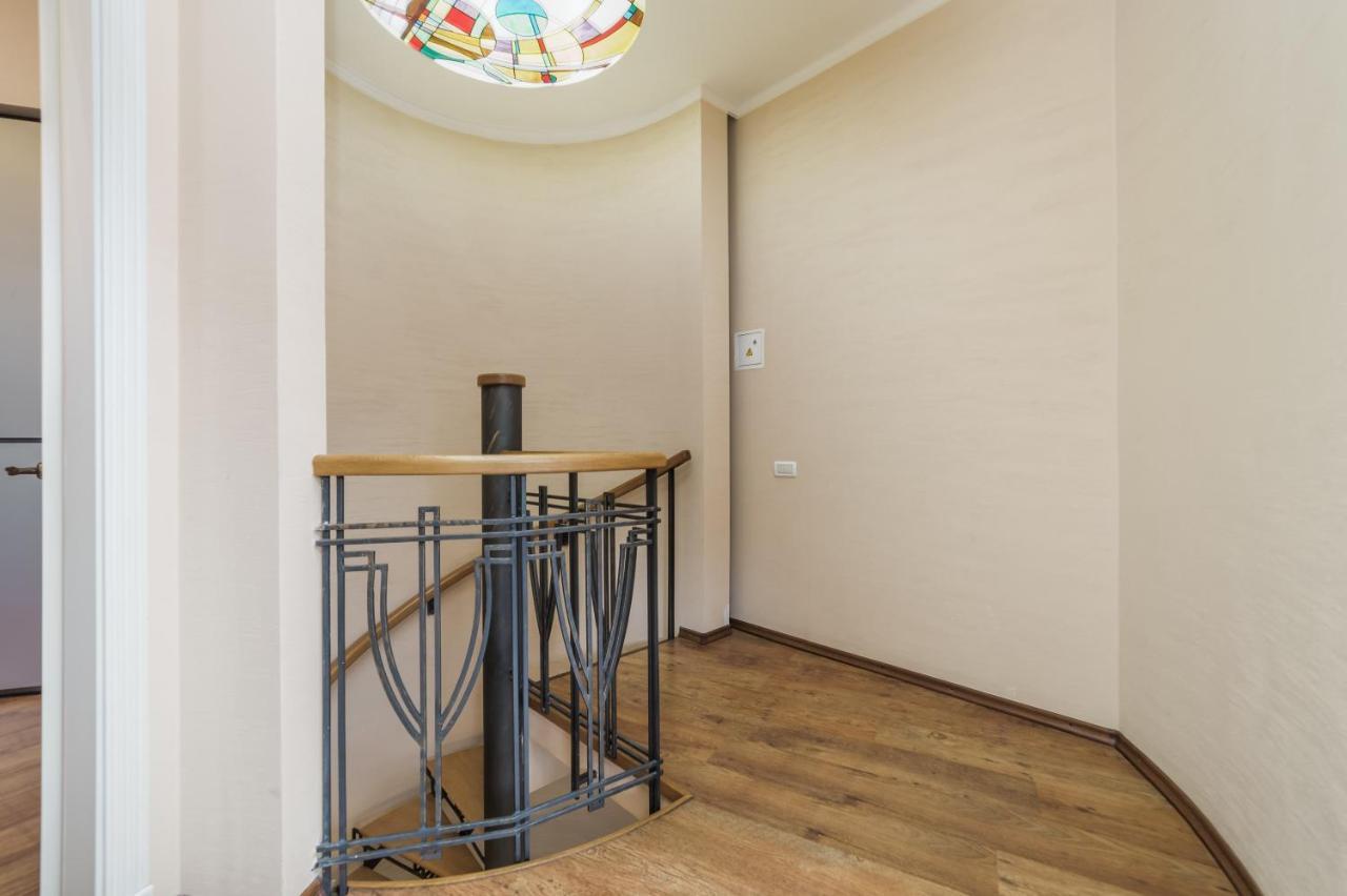 Katerynyska 2 Level Apartment With Sauna โอเดสซา ภายนอก รูปภาพ
