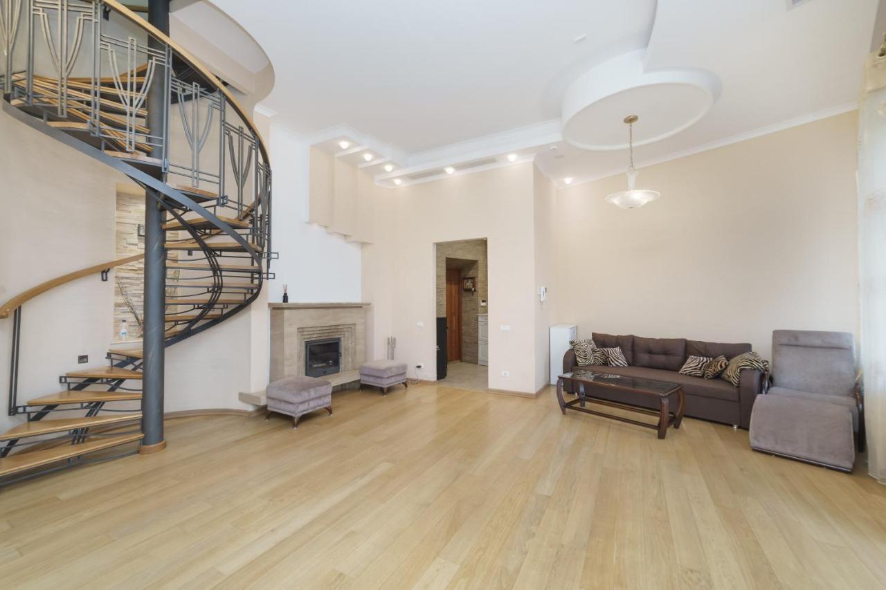 Katerynyska 2 Level Apartment With Sauna โอเดสซา ภายนอก รูปภาพ
